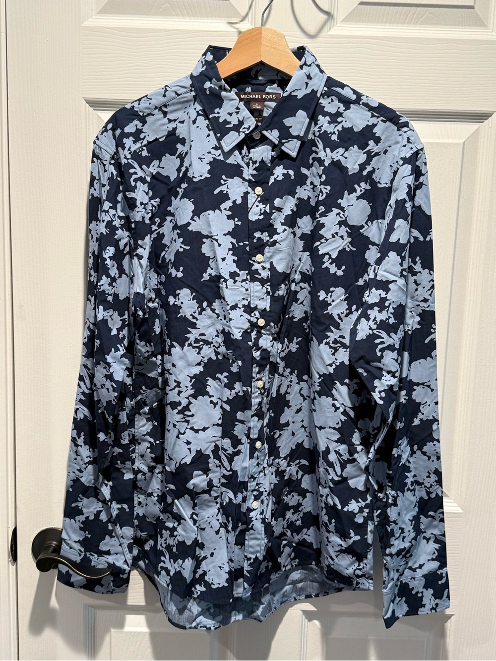 NWT Michael Kors Navy and Light Blue Floral Button-Up Shirt - Picture 2 of 4